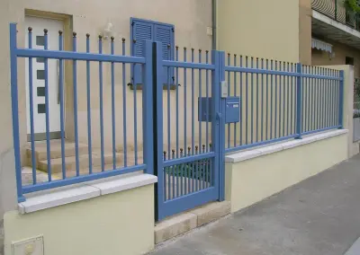 cloture portillon alu bleu