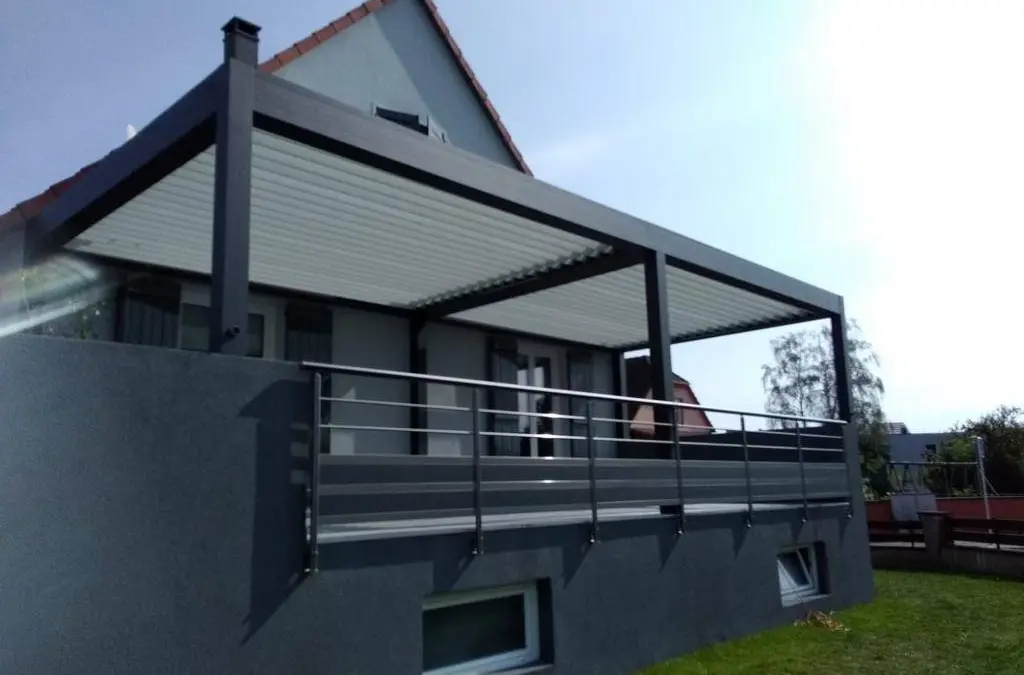 8 raisons d&rsquo;investir dans une pergola bioclimatique en aluminium : confort, design et durabilité au rendez-vous