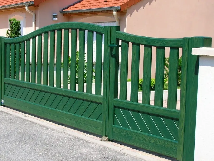 Les raisons de privilégier le portail aluminium au bois et au fer