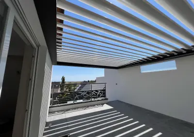 Pergolas bioclimatique avec stores