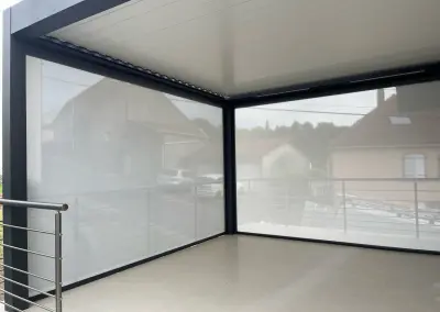 Pergolas bioclimatique en aluminium avec des stores zip